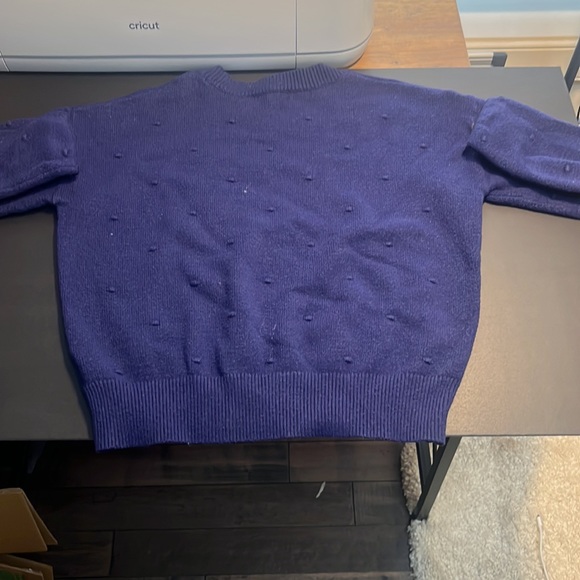 Kendall and Kylie sweater - Picture 2 of 3